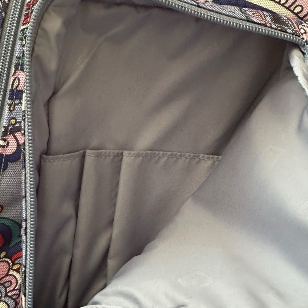 VERA BRADLEY LIGHTEN UP SLING BACKPACK KONA LAVENDER PAISLEY Travel, Hiking EUC - Picture 3 of 9